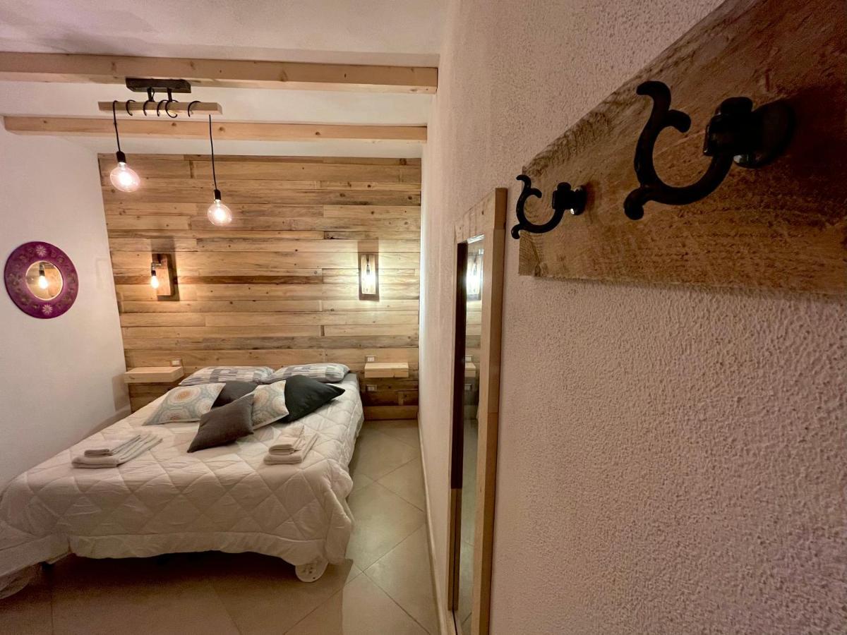 Iknos Guest House Олбия Екстериор снимка